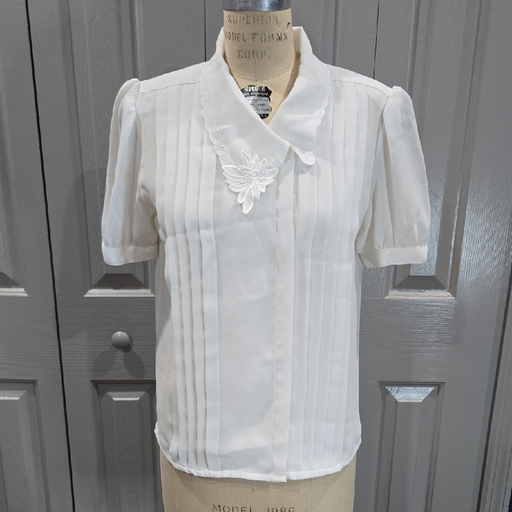 VINTAGE ASSYMETRIC COLLAR PLEATED SHORT SLEEVE BUTTON UP BLOUSE SZ 12